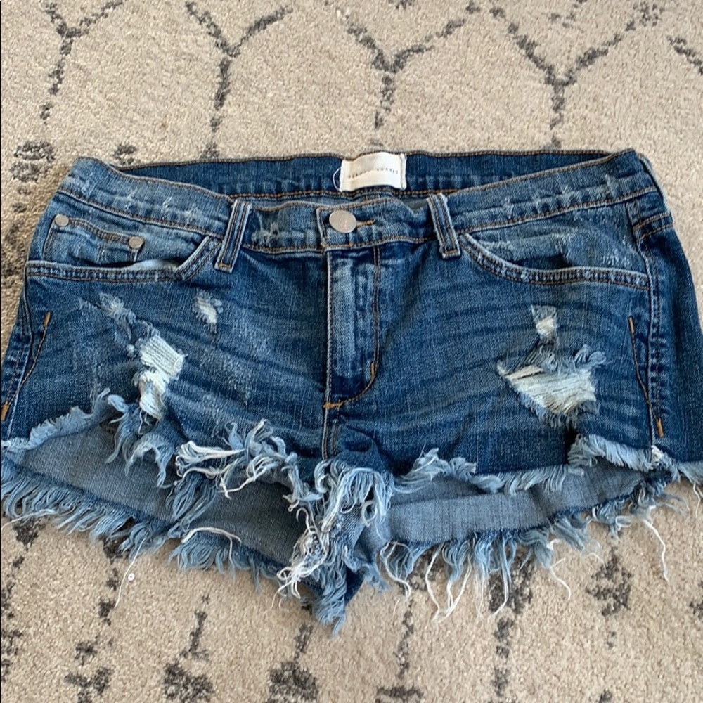 Gilded intent shorts